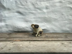 Small Squatting Pig